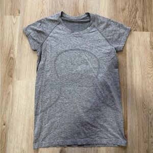 Lululemon T-Shirt